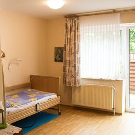Bilder Eindrücke - Altenwohn- und Pflegeheim Edith Stolte GmbH in Bösel - Bewohnerzimmer, hell, aufgeräumt